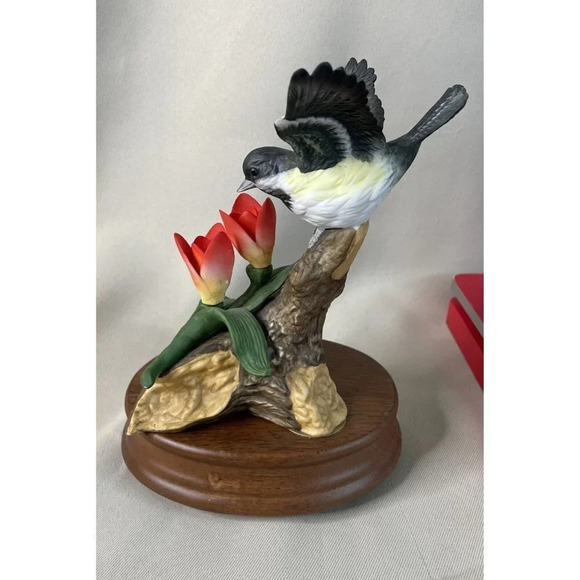 Springtime Serenades Chickadee Bird Heritage House With‎ Music Box Stand Works - Picture 4 of 6